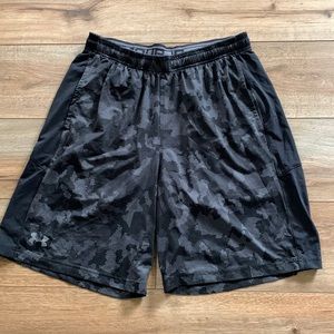 Under Armour sz L athletic shorts euc barely worn!